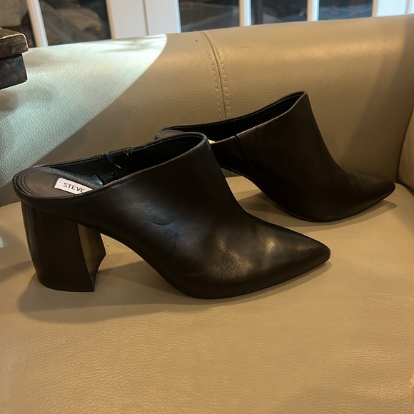 LAST CHANCE SALE: Steve Madden Black Leather Mules - Picture 4 of 5